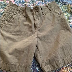 Lee just below the waist olive green shorts